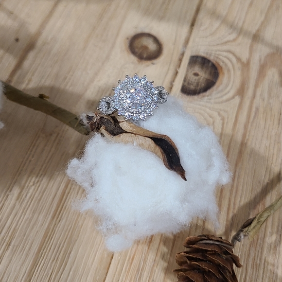 🤍🤍NEW🤍🤍 BREATHTAKING!! Clear CZ Ring in SILVER Plating - Picture 16 of 16